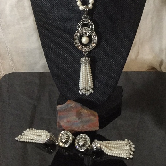 Vtg.Avon Silver White Pearl & Earring Bridal Set - Picture 4 of 5